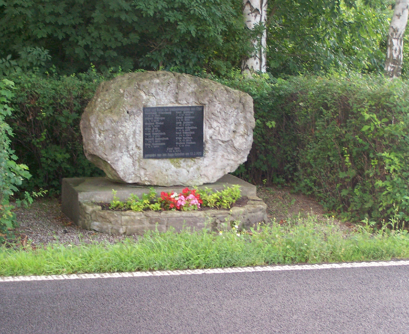 Das Denkmal an der B7 bei Mechterstädt (Von Metilsteiner - Eigenes Werk, CC BY 3.0, https://commons.wikimedia.org/w/index.php?curid=9787652)