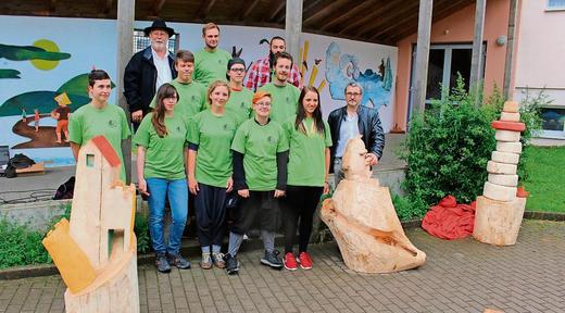 Die Teilnehmer des 8. Jugendsymposiums der Bildhauer in Empfertshausen (Foto: Eva-Maria Ullmann)